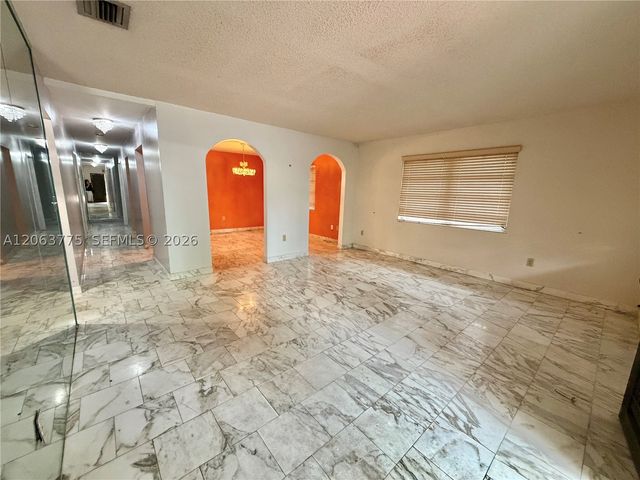 320 NW 61st Ave, Miami, FL 33126