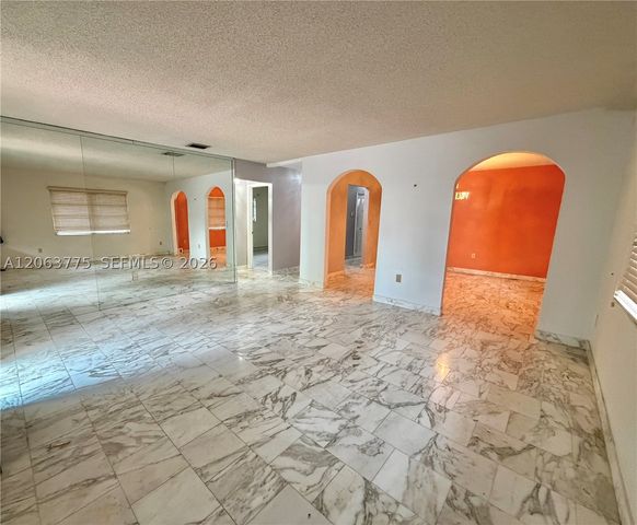 320 NW 61st Ave, Miami, FL 33126