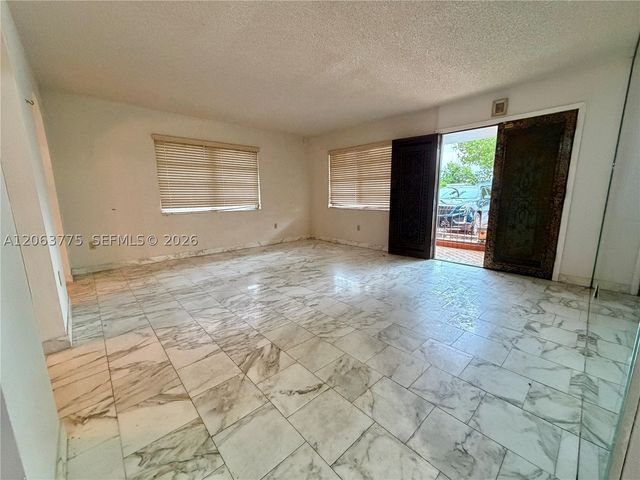 320 NW 61st Ave, Miami, FL 33126