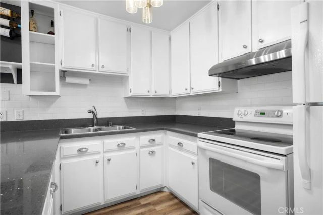 6815 Remmet Avenue 216, Canoga Park, CA 91303