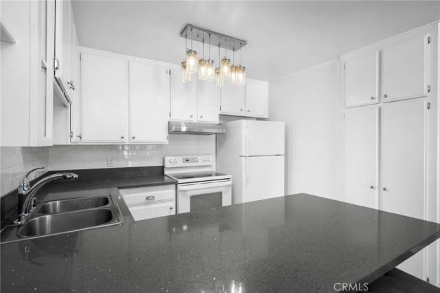 6815 Remmet Avenue 216, Canoga Park, CA 91303