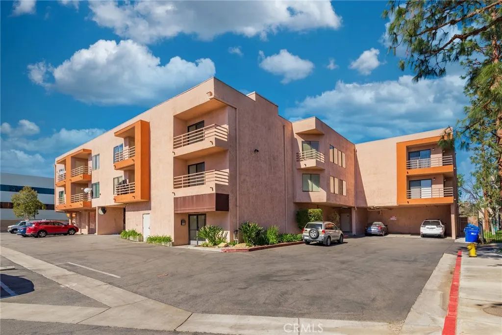 6815 Remmet Avenue 216, Canoga Park, CA 91303