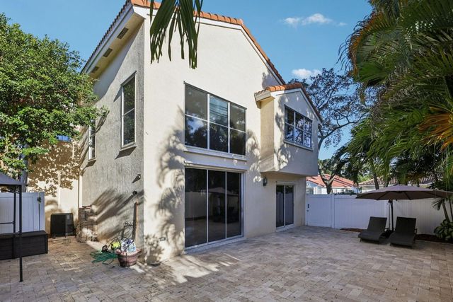 972 Azure Lane, Weston, FL 33326