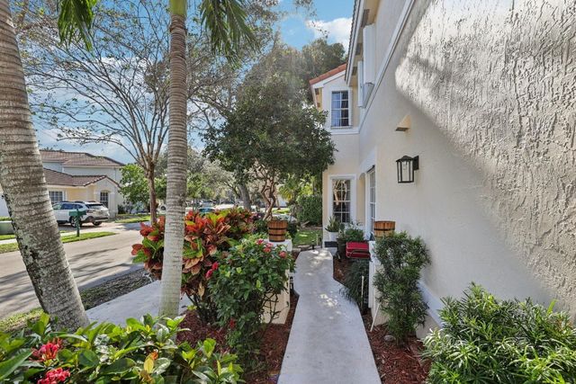 972 Azure Lane, Weston, FL 33326