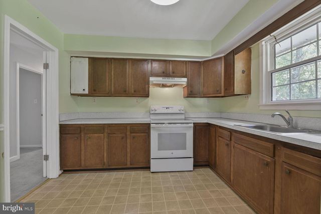 341 S 26TH ST, Purcellville, VA 20132