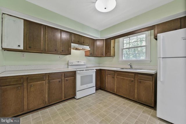 341 S 26TH ST, Purcellville, VA 20132