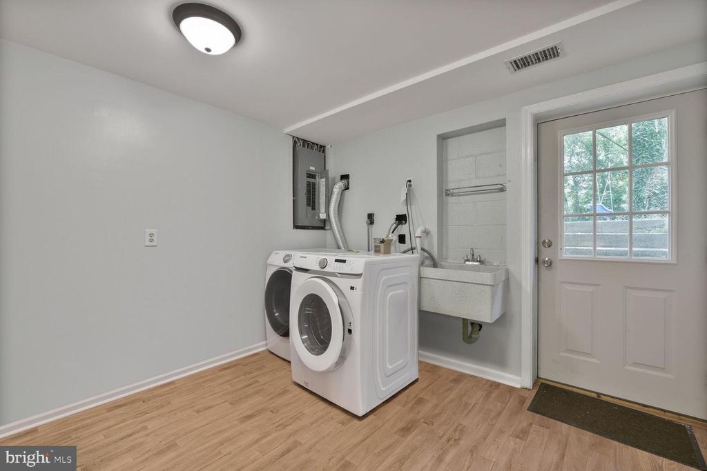 341 S 26TH ST, Purcellville, VA 20132