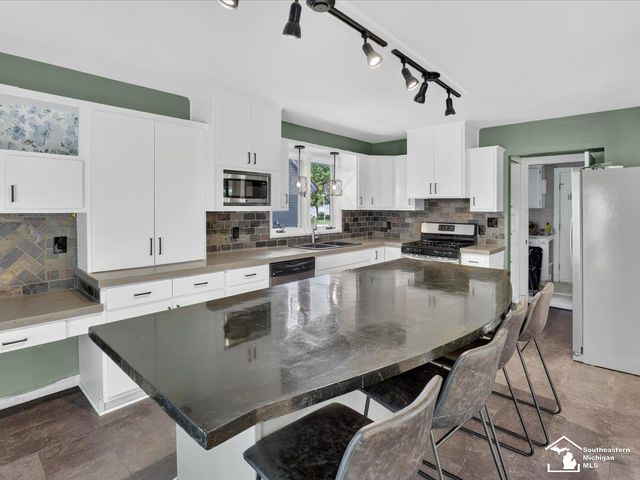 6716 Bennington Road, Temperance, MI 48182