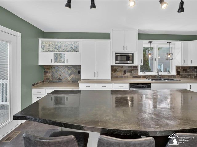 6716 Bennington Road, Temperance, MI 48182