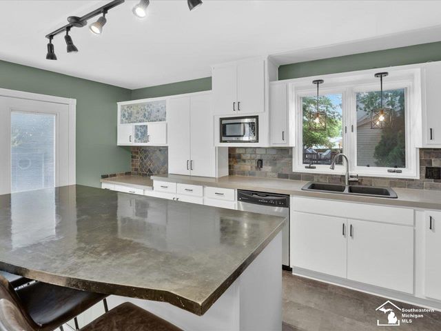 6716 Bennington Road, Temperance, MI 48182