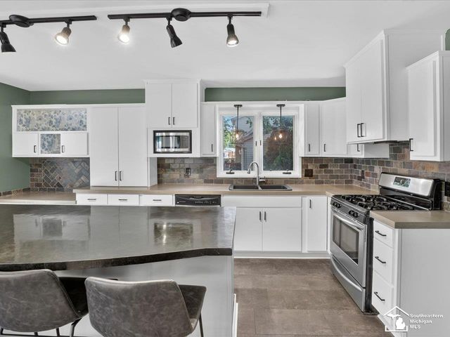 6716 Bennington Road, Temperance, MI 48182