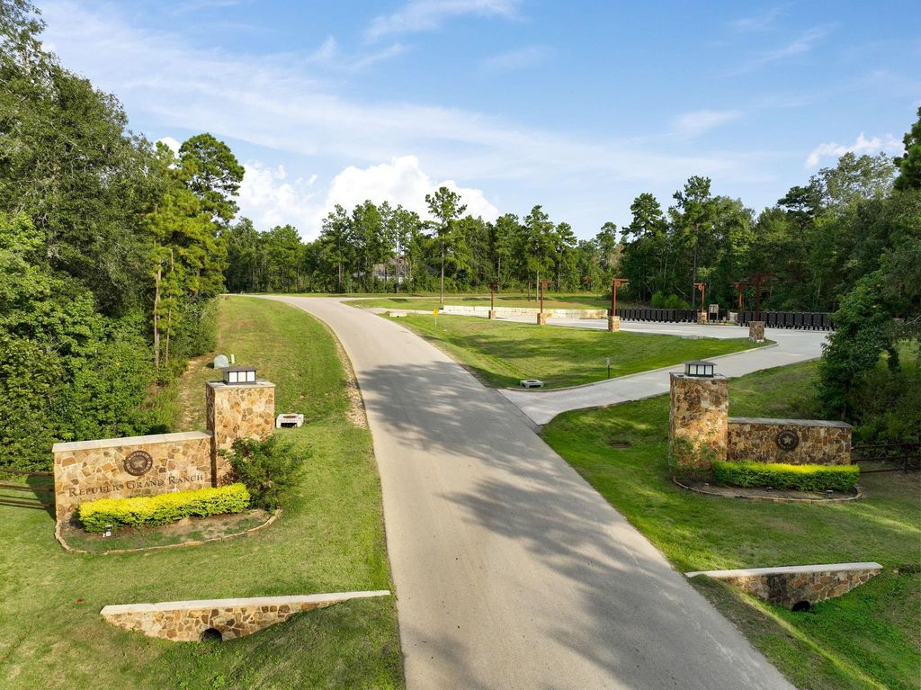 15824 Republic Ranch Road N, Willis, TX 77378