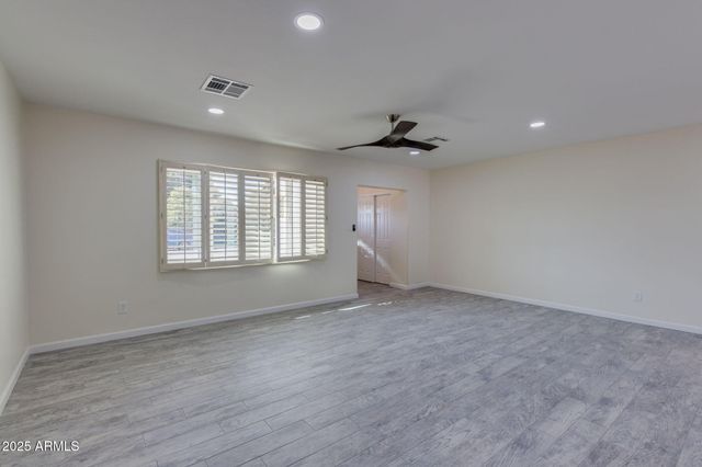 542 E FLYNN Lane, Phoenix, AZ 85012