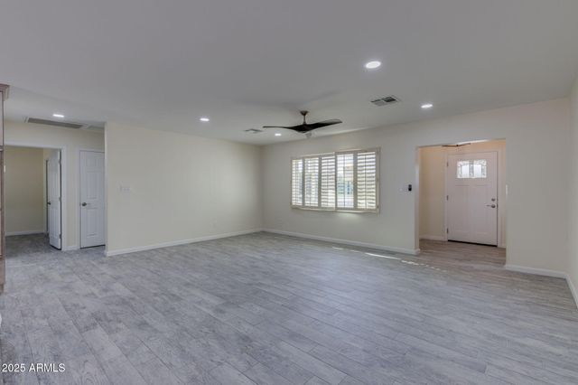 542 E FLYNN Lane, Phoenix, AZ 85012