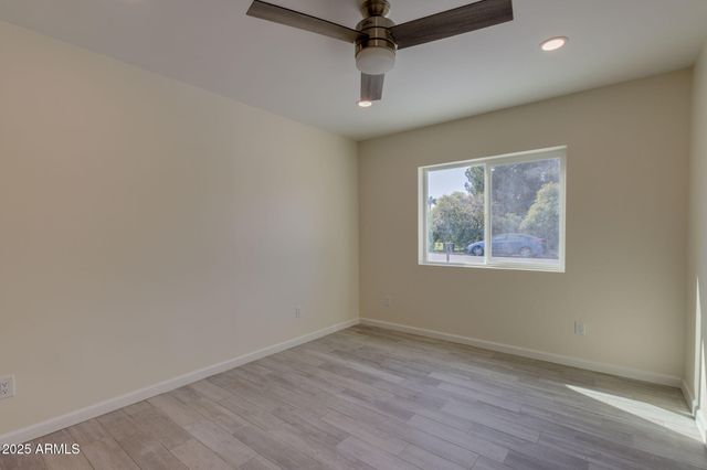 542 E FLYNN Lane, Phoenix, AZ 85012