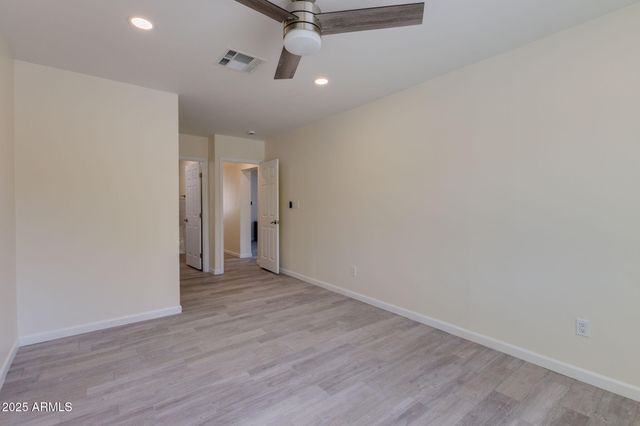 542 E FLYNN Lane, Phoenix, AZ 85012