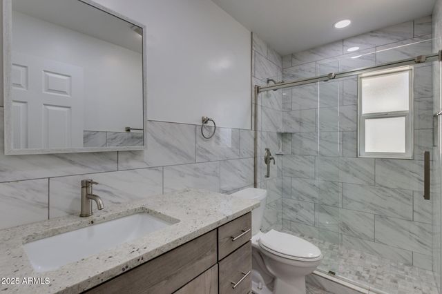 542 E FLYNN Lane, Phoenix, AZ 85012