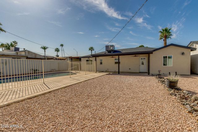542 E FLYNN Lane, Phoenix, AZ 85012