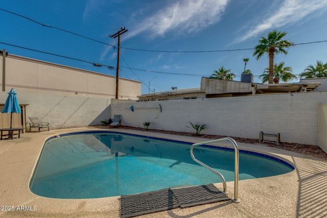 542 E FLYNN Lane, Phoenix, AZ 85012