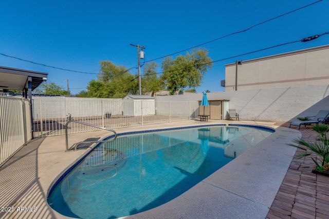 542 E FLYNN Lane, Phoenix, AZ 85012