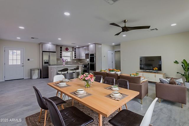 542 E FLYNN Lane, Phoenix, AZ 85012