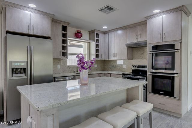 542 E FLYNN Lane, Phoenix, AZ 85012