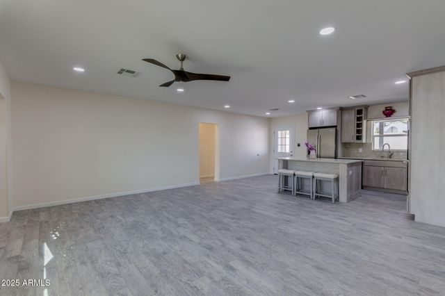 542 E FLYNN Lane, Phoenix, AZ 85012