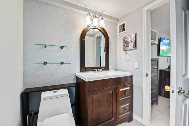 5554 SW 6th Street, Margate, FL 33068