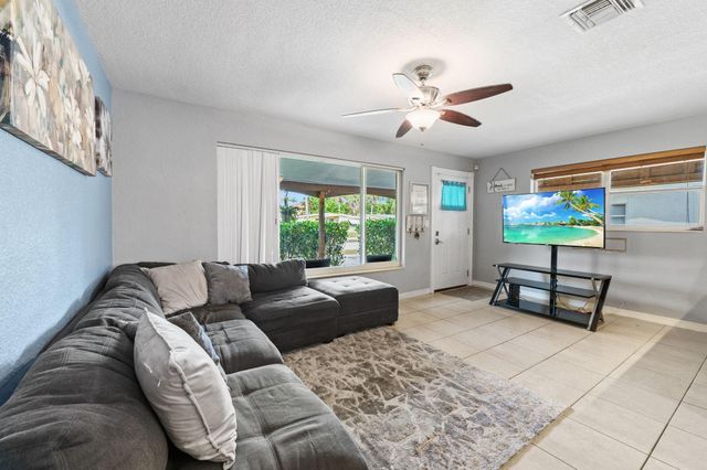 5554 SW 6th Street, Margate, FL 33068