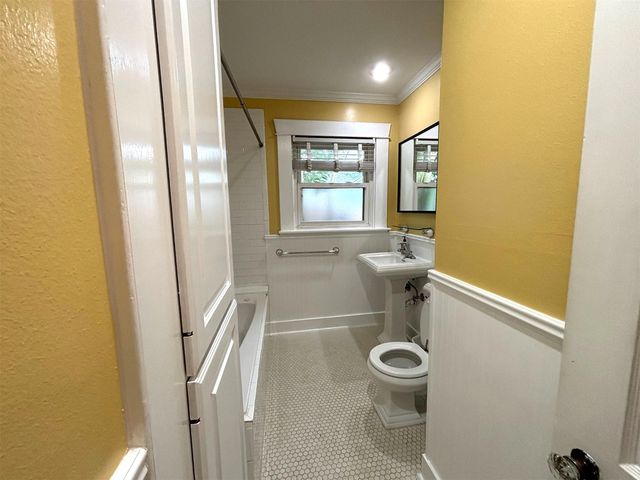 6719 Meadowlawn Street, Houston, TX 77023