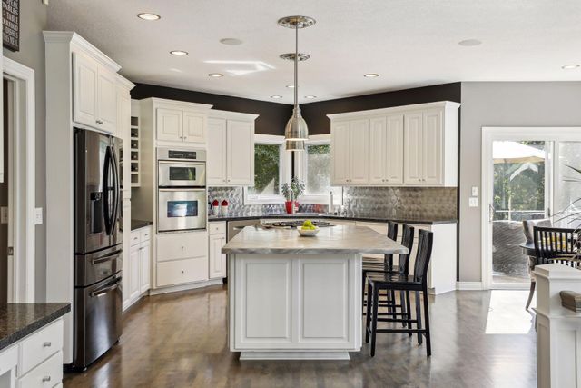 3832 Fairway Terrace, Woodbury, MN 55125