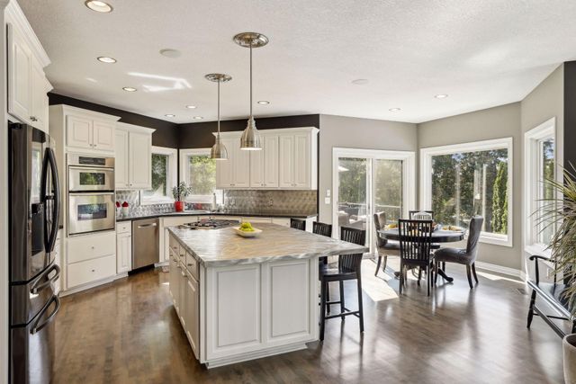 3832 Fairway Terrace, Woodbury, MN 55125