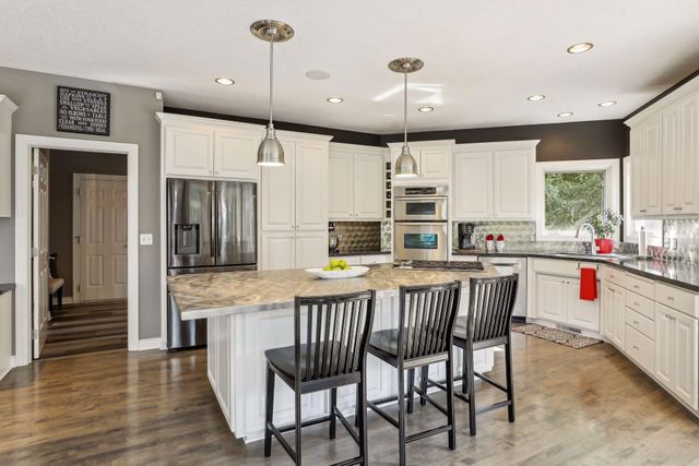 3832 Fairway Terrace, Woodbury, MN 55125
