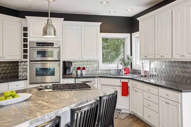 3832 Fairway Terrace, Woodbury, MN 55125