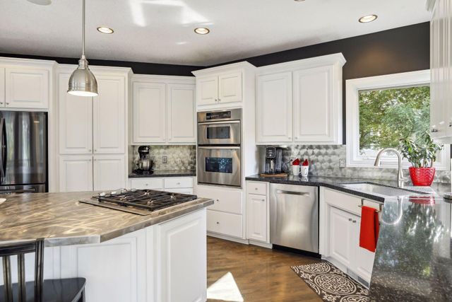 3832 Fairway Terrace, Woodbury, MN 55125