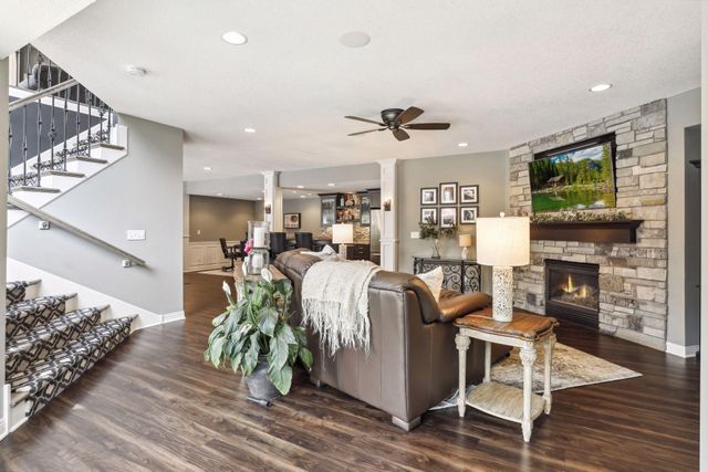 3832 Fairway Terrace, Woodbury, MN 55125