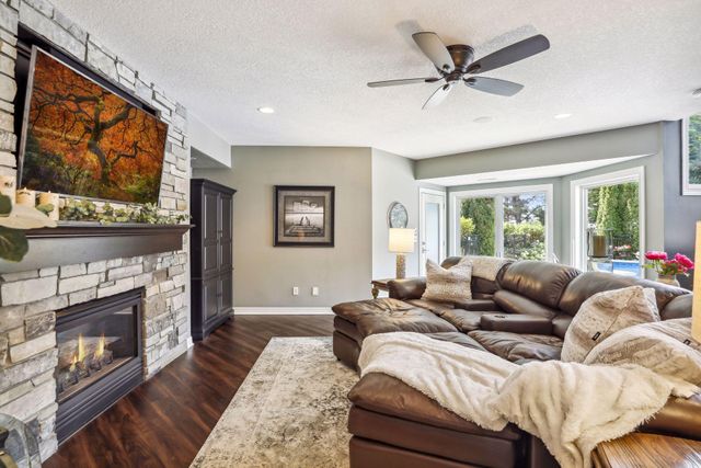 3832 Fairway Terrace, Woodbury, MN 55125