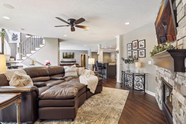 3832 Fairway Terrace, Woodbury, MN 55125