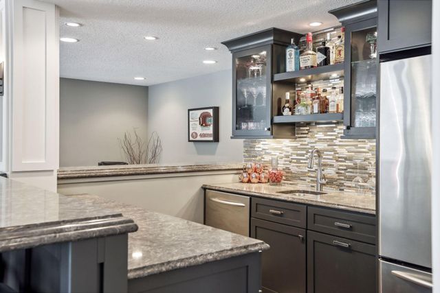 3832 Fairway Terrace, Woodbury, MN 55125