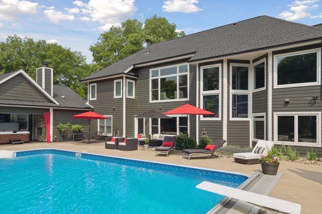 3832 Fairway Terrace, Woodbury, MN 55125