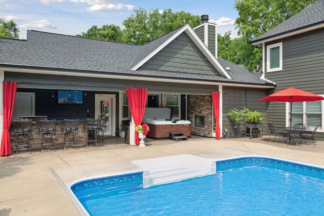 3832 Fairway Terrace, Woodbury, MN 55125