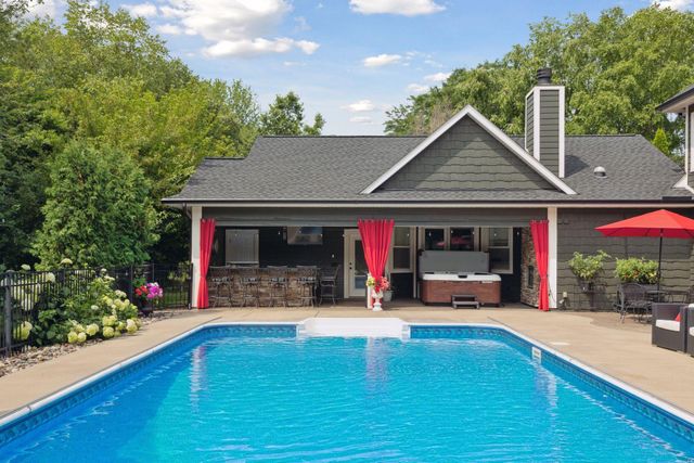 3832 Fairway Terrace, Woodbury, MN 55125