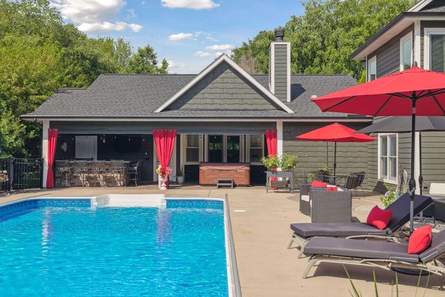 3832 Fairway Terrace, Woodbury, MN 55125