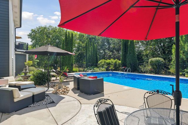 3832 Fairway Terrace, Woodbury, MN 55125