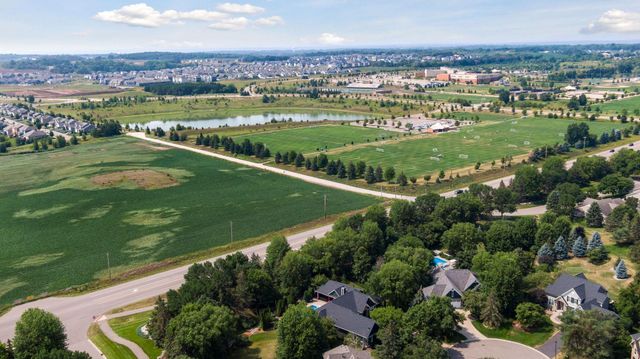 3832 Fairway Terrace, Woodbury, MN 55125