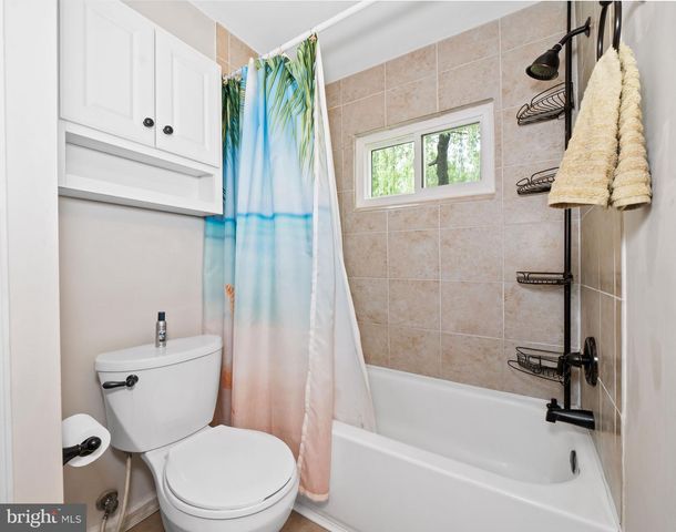 1025 S GERALD DR, Newark, DE 19713