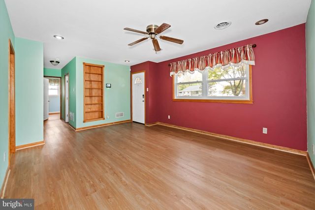 1025 S GERALD DR, Newark, DE 19713