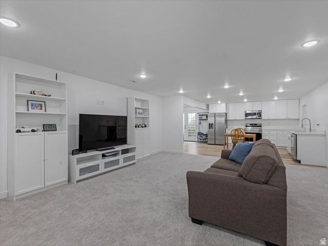 719 N 3500 W ST, Layton, UT 84041