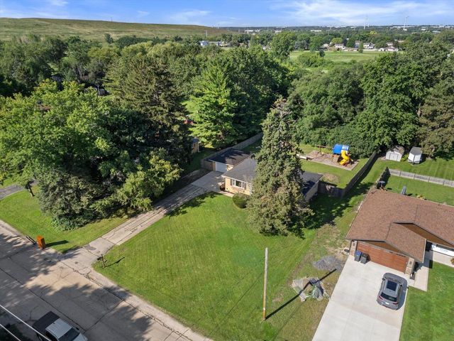 1408 Meadowlane AVENUE, Mount Pleasant, WI 53406
