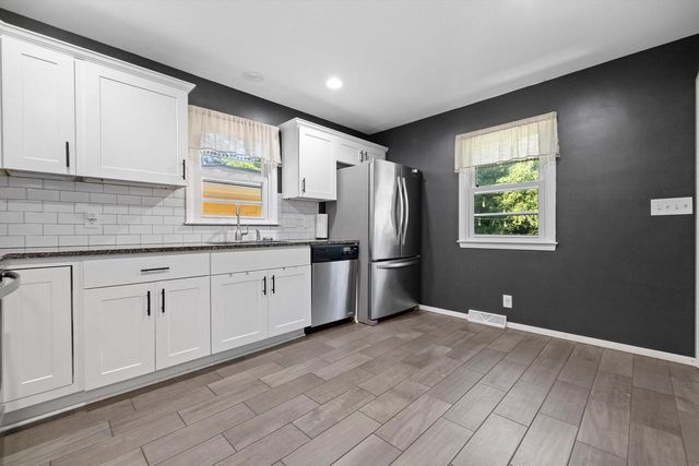 1408 Meadowlane AVENUE, Mount Pleasant, WI 53406